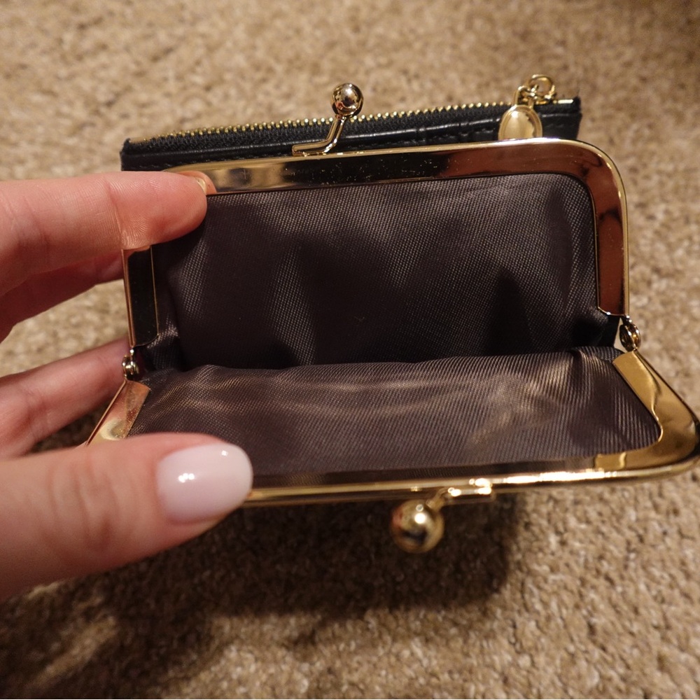 Classic Black Leather Wallet - Picture 2 of 7